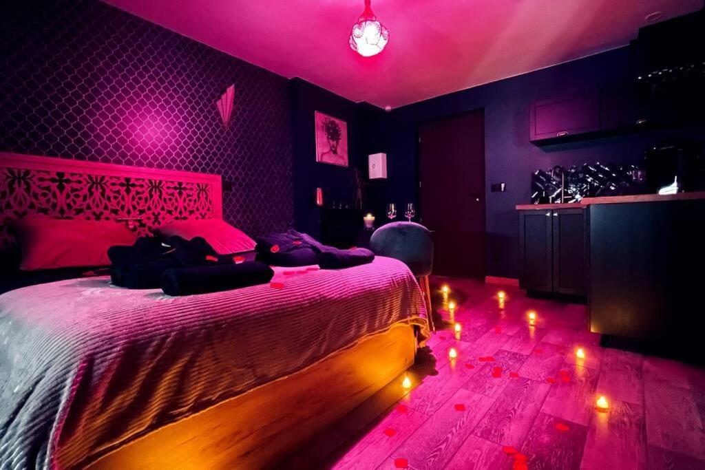 Love Room L' Orientale / Jacuzzi / Sauna Chateau-Landon Exterior photo